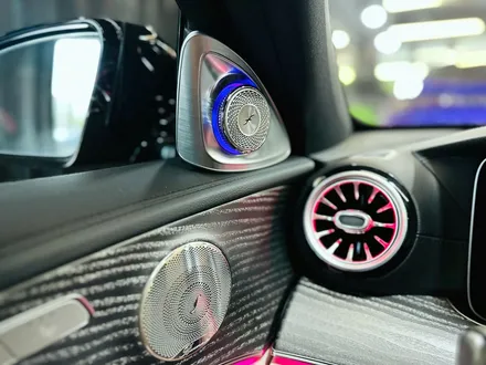 벤츠 W213 E53AMG 4D부메스터 + 송풍구엠비언트.