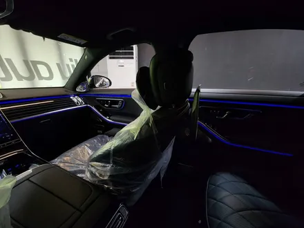 벤츠 W223 S클래스 피아노트림 + 액티브엠비언트 + 부메스터.