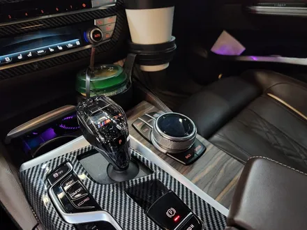 BMW 6GT 아이코닉글로우 그릴 + M1M2버튼 + M트랙 계기판 + 크리스탈 기어노브.