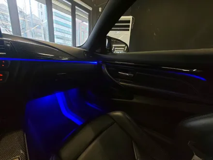 BMW M4 리츠 스마트 엠비언트. 엠비언트가 불어넣는 생기.