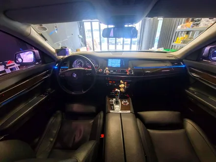 BMW F02 7시리즈 리츠 스마트 엠비언트. 모두가 탐내는 차에도 필수, 엠비언트.
