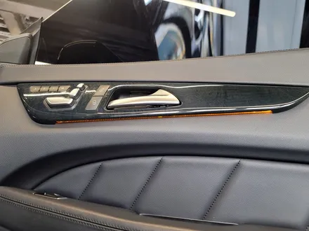 벤츠 W218 CLS 리츠 스마트 엠비언트. CLS에 어울리는 감각적인 분위기.