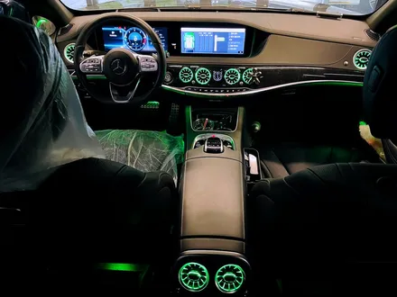 벤츠 W222 S클래스 S350d 송풍구 트위터 엠비언트 세트. 두 가지 엠비언트로 실내 인테리어 연출하기.