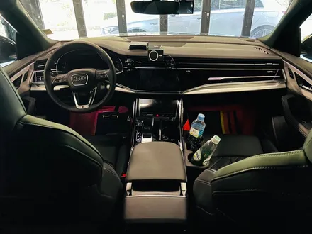 아우디 Q8 50TDI 블랙팩 + 실내 카본트림 교체. 인테리어와 익스테리어 모두 시크하게.