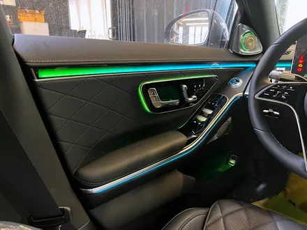 벤츠 W223 S클래스 액티브엠비언트 + 순정 부메스터 4D. 화려한 퍼포먼스, 액티브엠비언트.