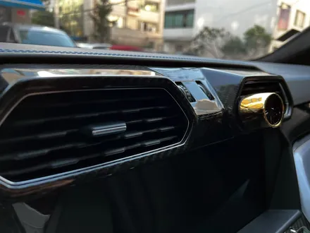 람보르기니 우루스 실내 카본트림 인테리어 세트.