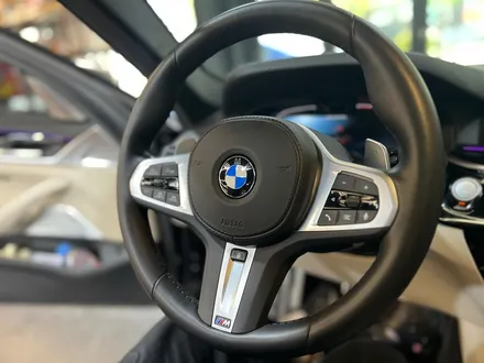 BMW G30 5시리즈 M550i 크리스탈 패키지 + M1M2 버튼 + 카본 패들시프트.