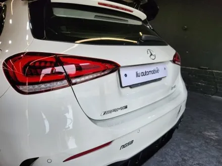 벤츠 W177 A45AMG 순정부품 후석송풍구 생성 + 블랙 엠블럼 교체 세트.