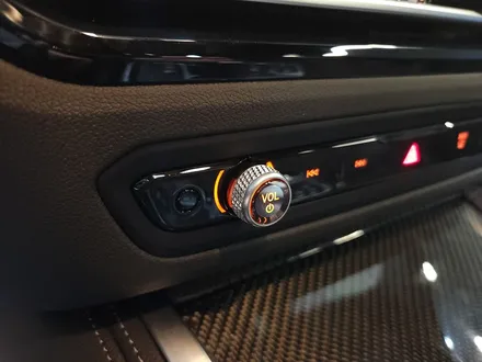 BMW i4 실내 카본 인테리어 + 리츠 광각미러 + 크리스탈 기어노브 세트.