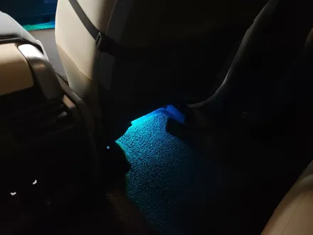 랜드로버 디펜더 순정 엠비언트 광량업 + 부위 확장.