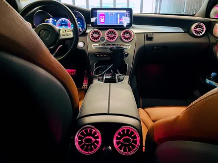 벤츠 W205 C클래스 64컬러 송풍구 엠비언트. 후석까지 화려한 분위기로.