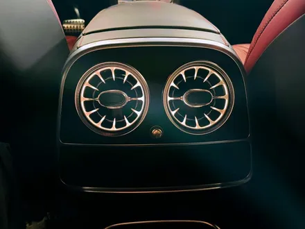 벤츠 W222 S63 AMG 터빈 송풍구 벤츠 W222 S63 AMG 카브리올레 엠비언트 패키지 전후석 송풍구 모두에 엠비언트 더하기.