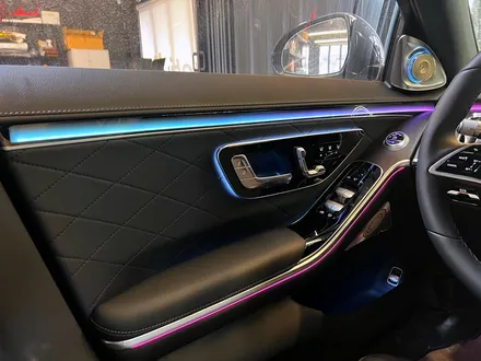 벤츠 W223 S클래스 액티브엠비언트 + 순정 부메스터 4D. 화려한 퍼포먼스, 액티브엠비언트.