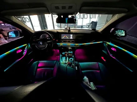 BMW F10 5시리즈 리츠 무빙 액티브 엠비언트 시공 작업.