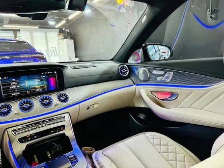 벤츠 W213 E53AMG 4D부메스터 + 송풍구엠비언트.