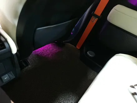 랜드로버 디펜더 엠비언트 옵션 설치.