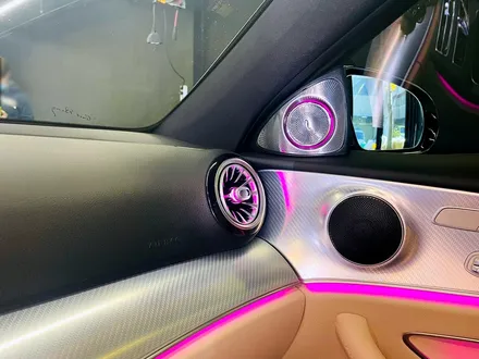 벤츠 W213 E250 E클래스 엠비언트 풀패키지. 송풍구 엠비언트 + 전동 트위터 세트.