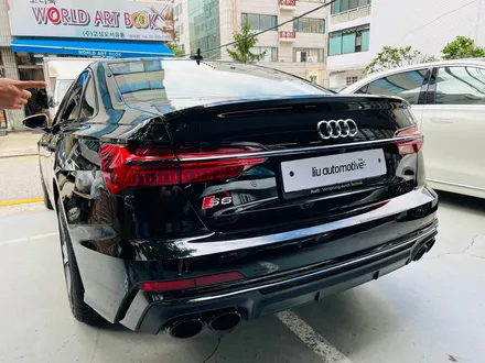 아우디 A6 C8 신차 출고 패키지 (S6그릴+RS6그릴+디퓨저+스포일러+미러+테일램프+실내엠비언트+컵홀더설치+타공기어노브+S6시동버튼+후석USB설치+안전벨트엠비언트+크롬죽이기).