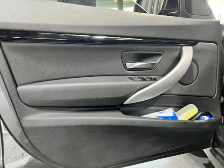 BMW 3GT 리츠 스마트 엠비언트 시공 작업.