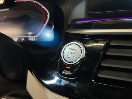 BMW G30 5시리즈 M550i 크리스탈 패키지 + M1M2 버튼 + 카본 패들시프트.