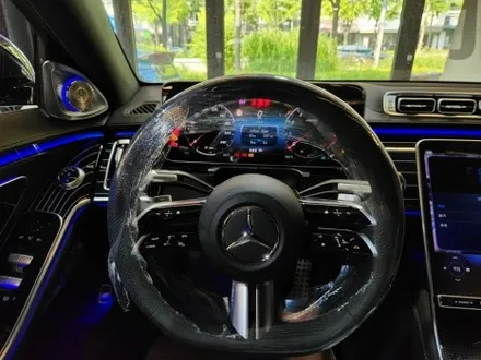 벤츠 W223 S클래스 피아노트림 + 액티브엠비언트 + 부메스터.