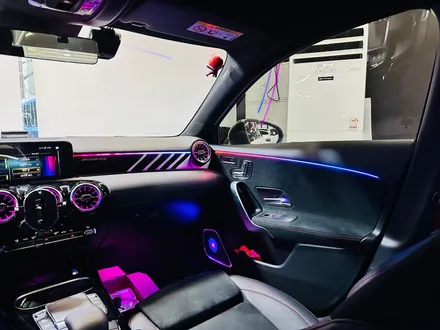 벤츠 A45 AMG 순정 엠비언트 확장 + AMG 패널 + 후석 송풍구 + 미드레인지.