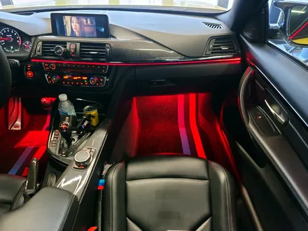 BMW M4 리츠 스마트 엠비언트. 엠비언트가 불어넣는 생기.