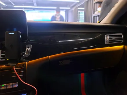 벤츠 W218 CLS 리츠 스마트 엠비언트. CLS에 어울리는 감각적인 분위기.