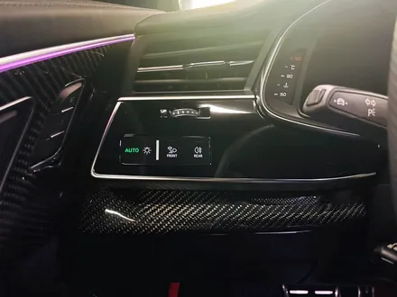 아우디 Q8 50TDI 블랙팩 + 실내 카본트림 교체. 인테리어와 익스테리어 모두 시크하게.