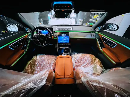 벤츠 W223 S클래스 액티브엠비언트 + 순정 부메스터 4D. 화려한 퍼포먼스, 액티브엠비언트.