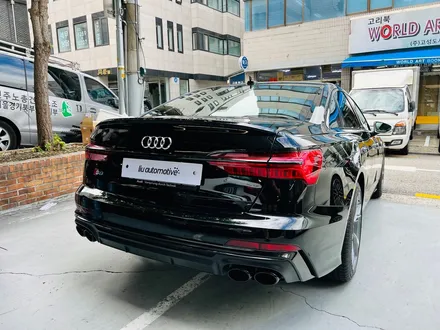 아우디 A6 C8 신차 출고 패키지 (S6그릴+RS6그릴+디퓨저+스포일러+미러+테일램프+실내엠비언트+컵홀더설치+타공기어노브+S6시동버튼+후석USB설치+안전벨트엠비언트+크롬죽이기).