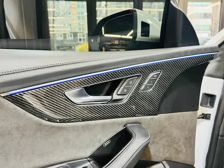 아우디 Q8 → SQ8 실내 카본 인테리어 트림 교체 작업.