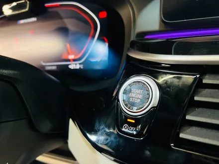 BMW G30 5시리즈 M550i 크리스탈 패키지 + M1M2 버튼 + 카본 패들시프트.