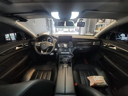 벤츠 W218 CLS 리츠 스마트 엠비언트. CLS에 어울리는 감각적인 분위기.