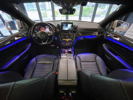 벤츠 W166 GLE350 리츠 스마트 엠비언트. GLE 인테리어에 어울리는 감각적인 분위기.