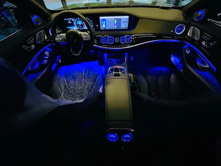 벤츠 W222 S클래스 S350d 송풍구 트위터 엠비언트 세트. 두 가지 엠비언트로 실내 인테리어 연출하기.