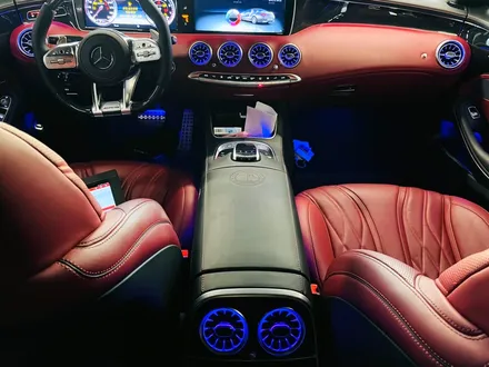 벤츠 W222 S63 AMG 터빈 송풍구 벤츠 W222 S63 AMG 카브리올레 엠비언트 패키지 전후석 송풍구 모두에 엠비언트 더하기.