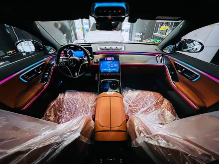 벤츠 W223 S클래스 액티브엠비언트 + 순정 부메스터 4D. 화려한 퍼포먼스, 액티브엠비언트.