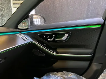 벤츠 W223 S클래스 액티브엠비언트 + 순정 부메스터 4D. 화려한 퍼포먼스, 액티브엠비언트.