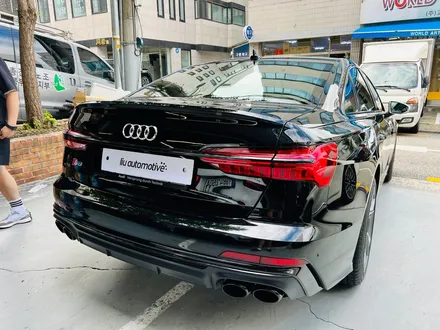 아우디 A6 C8 신차 출고 패키지 (S6그릴+RS6그릴+디퓨저+스포일러+미러+테일램프+실내엠비언트+컵홀더설치+타공기어노브+S6시동버튼+후석USB설치+안전벨트엠비언트+크롬죽이기).