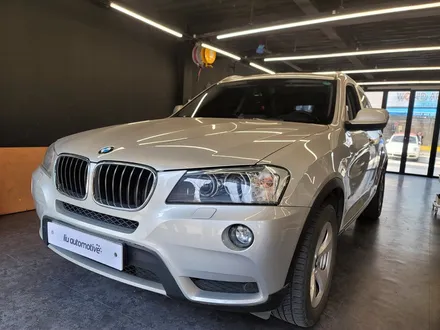 BMW F25 X3 사이드스텝 + 워크인 스위치. 탑승자의 불편함을 최소화하는 시공 조합.