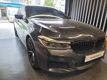 BMW 6GT 카본 프론트립. 비포 애프터가 확실한 편.