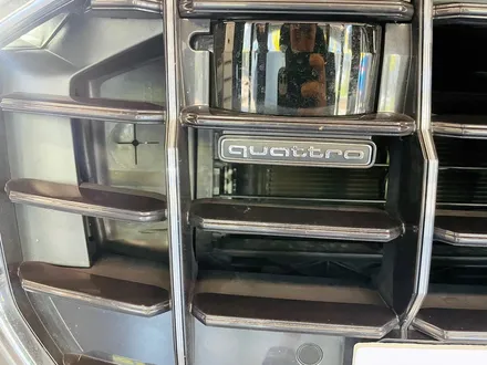 아우디 Q8 50TDI 블랙팩 + 실내 카본트림 교체. 인테리어와 익스테리어 모두 시크하게.