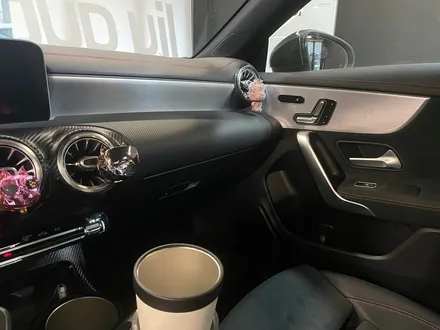벤츠 C118 CLA 엠비언트 AMG 패키지. 미드레인지 스피커 + AMG 바 엠비언트 + AMG 핸들커버.