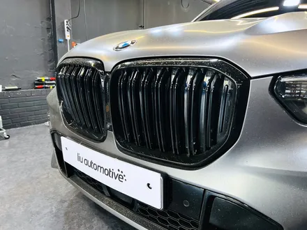 BMW G05 X5 세륨그레이 키드니그릴 교체 순정 부품. 순정 키드니그릴 장착.