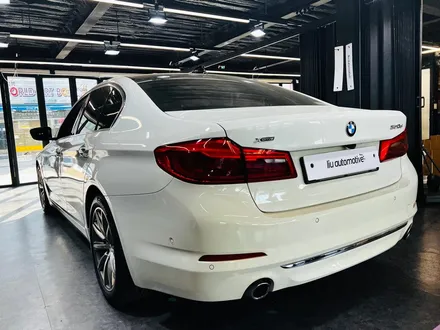 BMW G30 5시리즈 LCI 테일램프 교체 순정 부품. 믿을 수 있는 순정 테일램프.