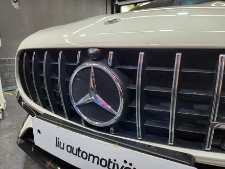 벤츠 W177 A45AMG 순정부품 후석송풍구 생성 + 블랙 엠블럼 교체 세트.