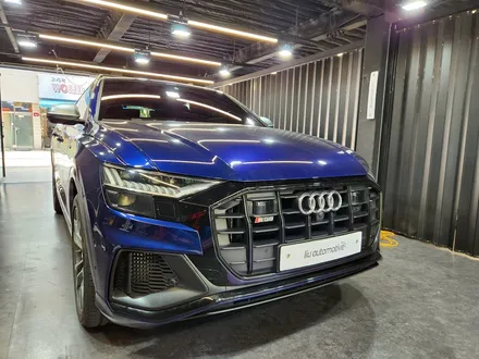 아우디 Q8 RS그릴.