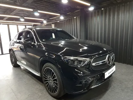 벤츠 2024 GLC 송풍구 + 대시보드 + 도어라인 엠비언트 옵션 패키지.