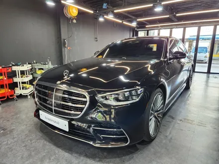 벤츠 W223 S클래스 순정 부품 부메스터 + 액티브 엠비언트.